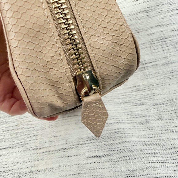 Trish McEvoy Light Beige Cream Reptile Skin Makeup Planner Travel Toiletries - Picture 3 of 7